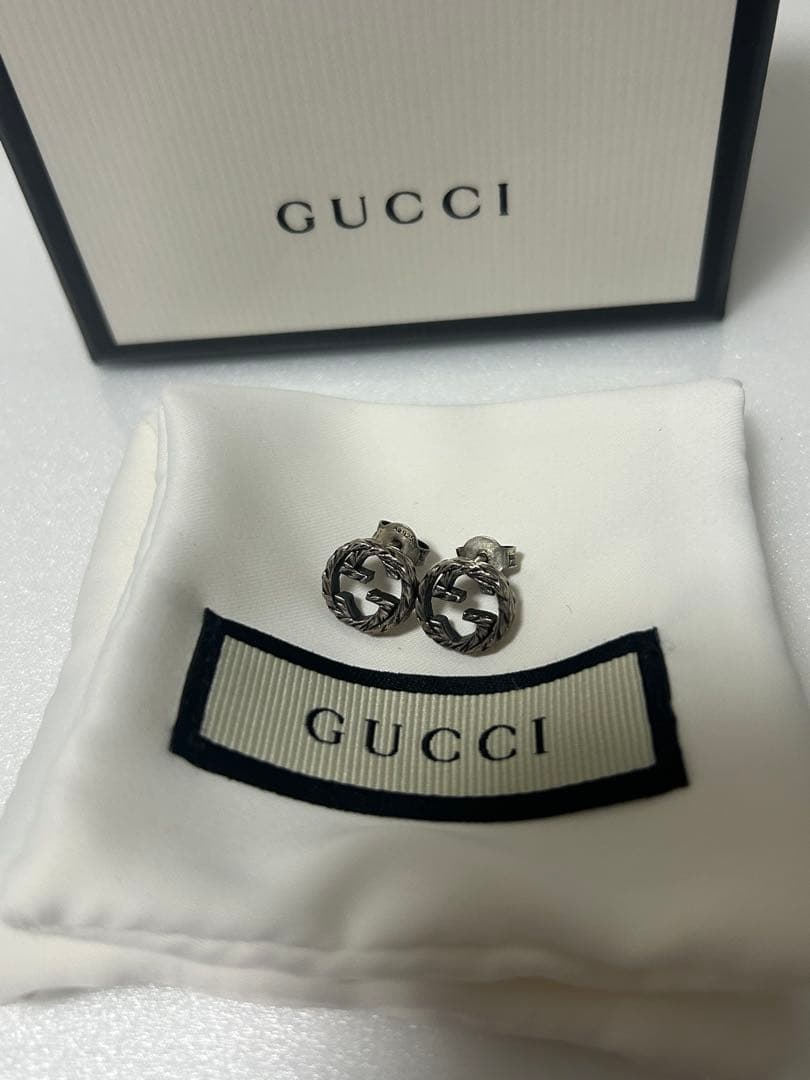 GUCCI インターロッキング　スタッズピアス グッチ ピアス GUCCI スタッズピアス シルバー エングレービング