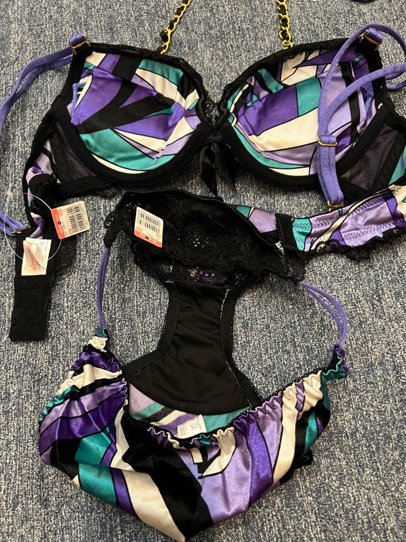 エメフィール ブラショーツセット プッチ柄 サテン 紫 パープル - メルカリ