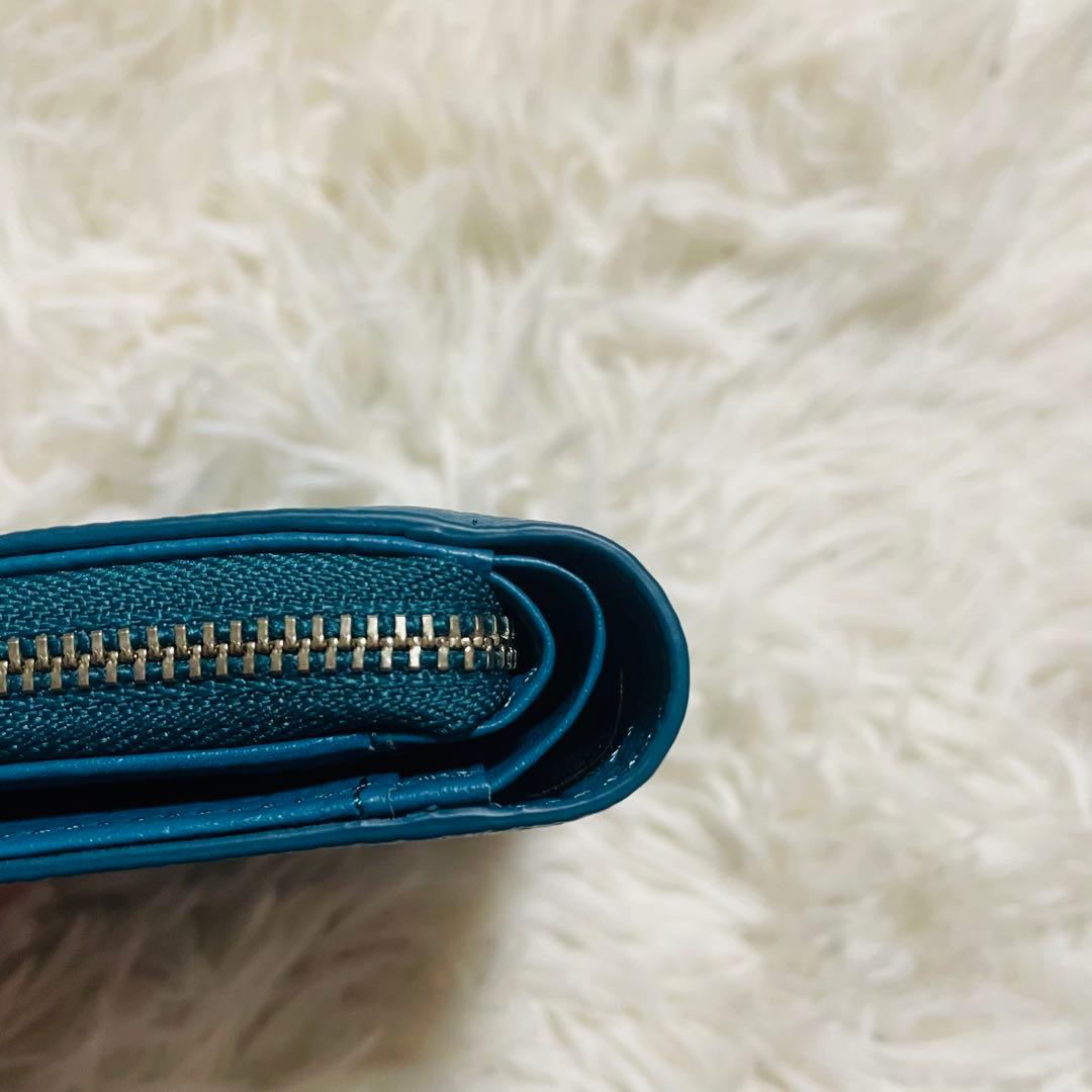 茉*花様 【美品】russet 二つ折り財布 モノグラムプレート - メルカリ