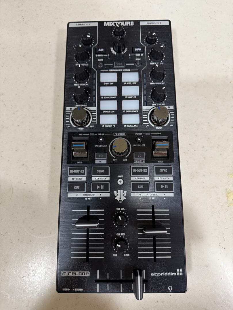 RELOOP MIXTOUR PRO DJコントローラー Reloop Reloop Mixtour Pro Portable 4-Deck DJ Controller | Guitar