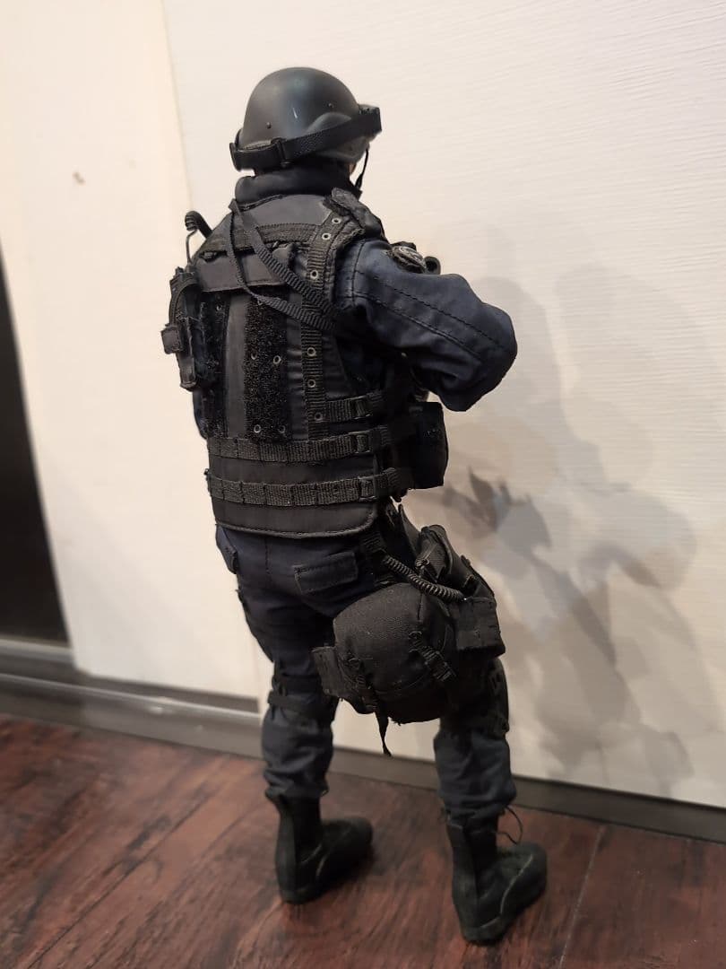 さ*ら様 ・SWAT フィギュア ・ホットトイズ ・1/6スケール - メルカリ