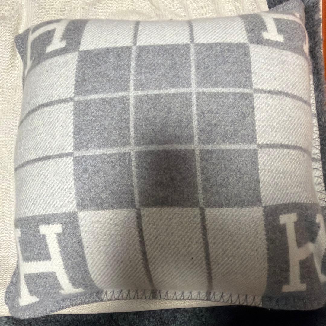 エルメス　クッション 《アヴァロンIII》 PM