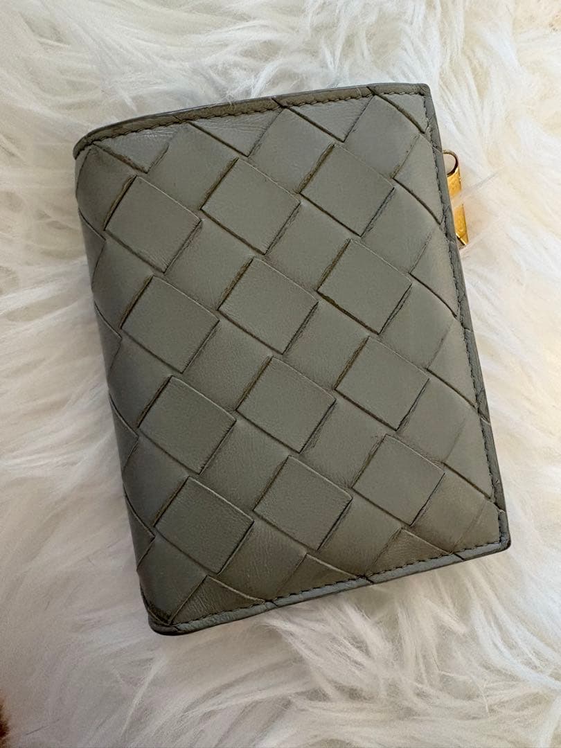 ボッテガヴェネタ　コンパクト二つ折り財布 カセット スモール 二つ折りウォレット のために ウィメンズ で