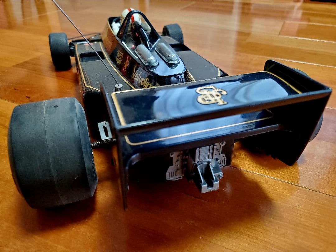 バンダイ ラジコンJPS Mark IV Lotus 79 1/10スケール