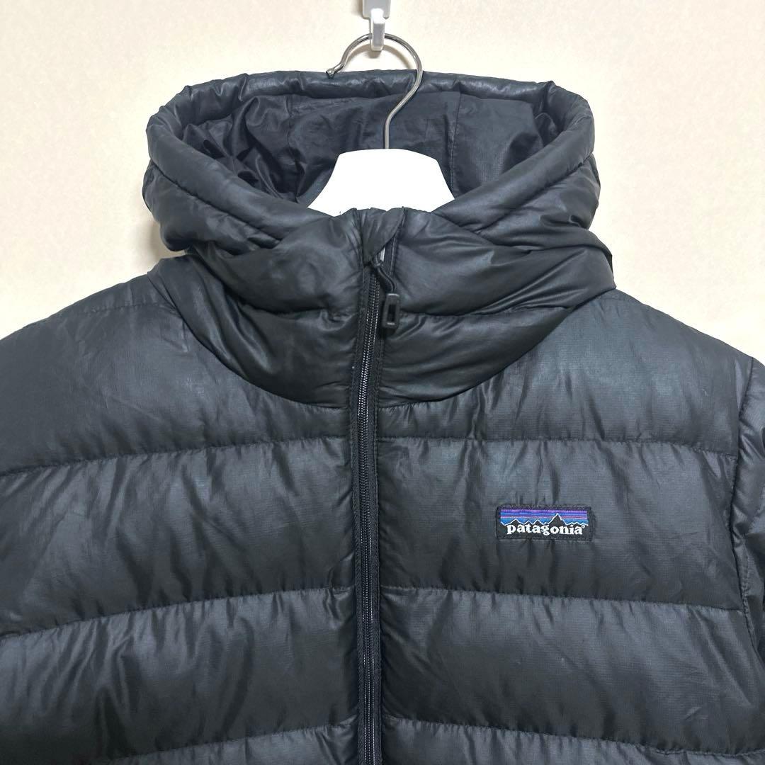 《patagonia》 パタゴニア (XS) フード付きダウンジャケット 難あり