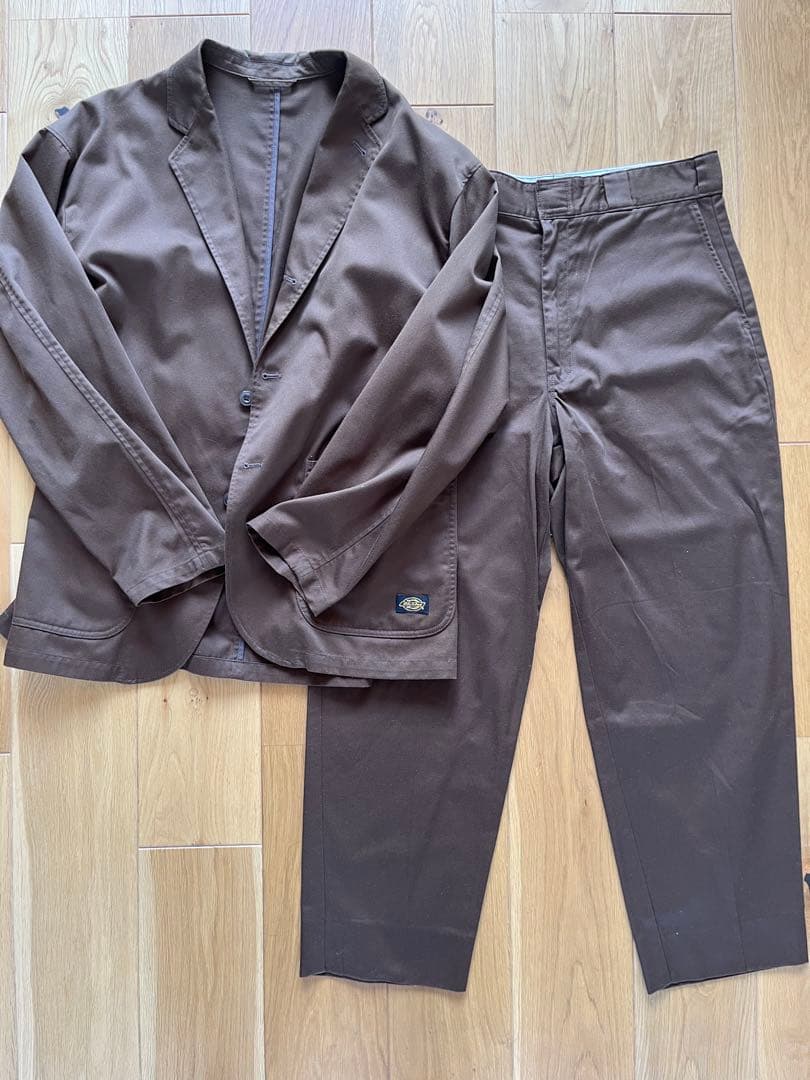 み*つ様 BEAMS×Dickies×tripster セットアップスーツ　ブラ Dickies〉×「TRIPSTER」の第6弾！ 扱いやすさにこだわった新作のスーツ