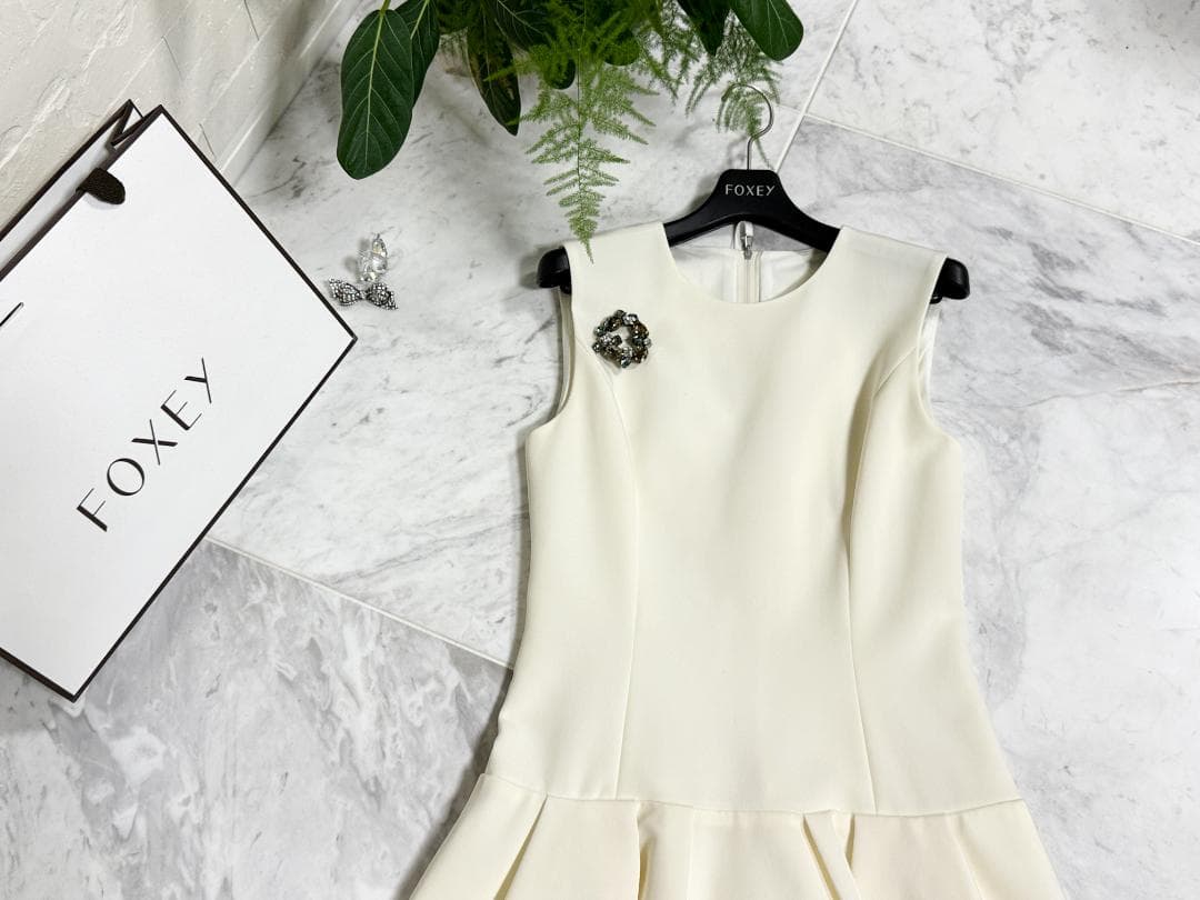 マルク様専用未使用級☆FOXEY/フォクシーマットストレッチグログラン