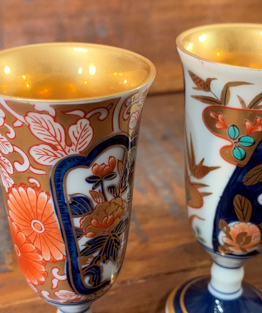 美品 賞美堂 有田焼 日肥其泉作 ペアワインカップ 極錦 金彩 古伊万里