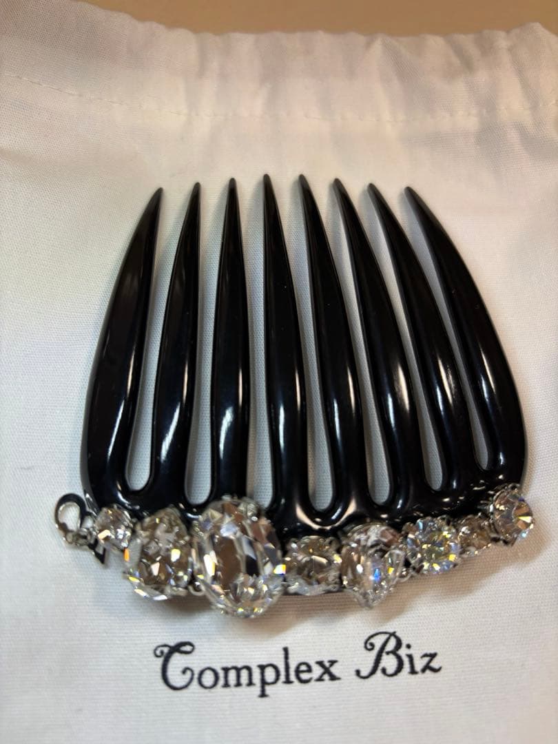 お値下げ未使用に近いComplex Biz シンプル希少品涼しげなスワロフスキー Complex Biz スワロフスキー ヘアクリップ コンプレックスビズ - メルカリ