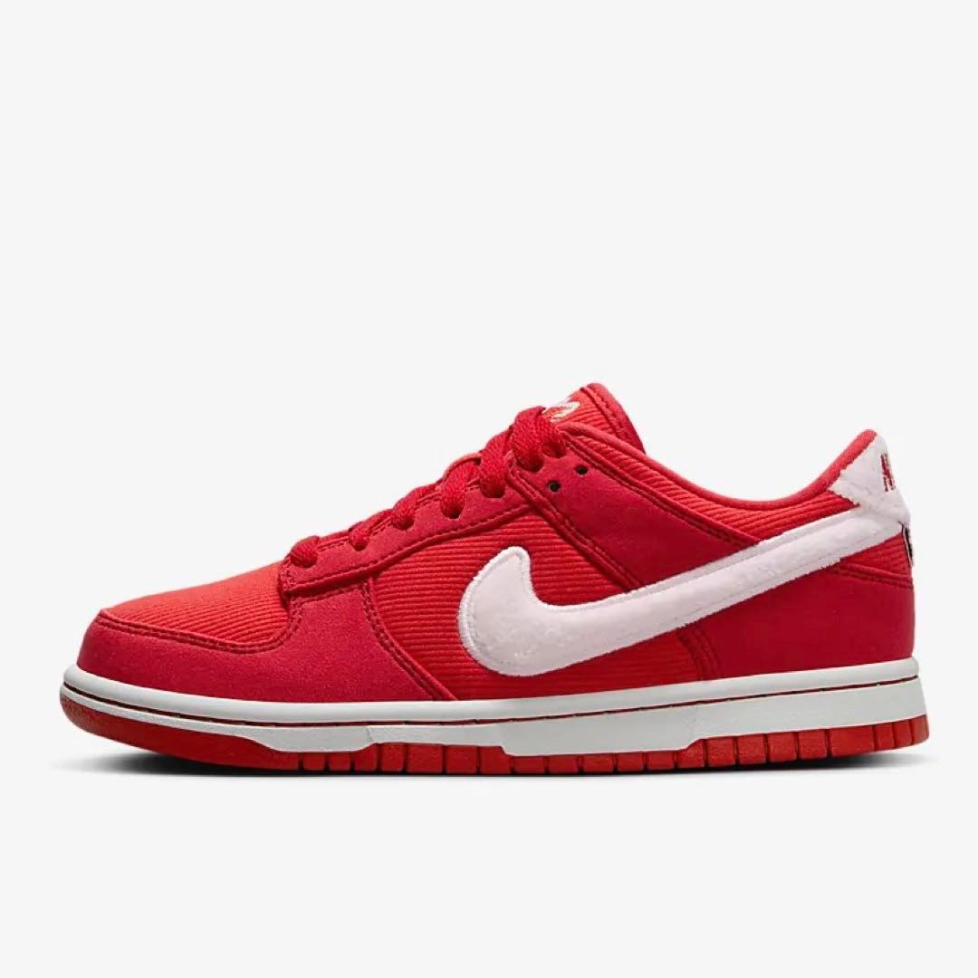 NIKE DUNK LOW GS 新品　23.5cm バレンタインデー