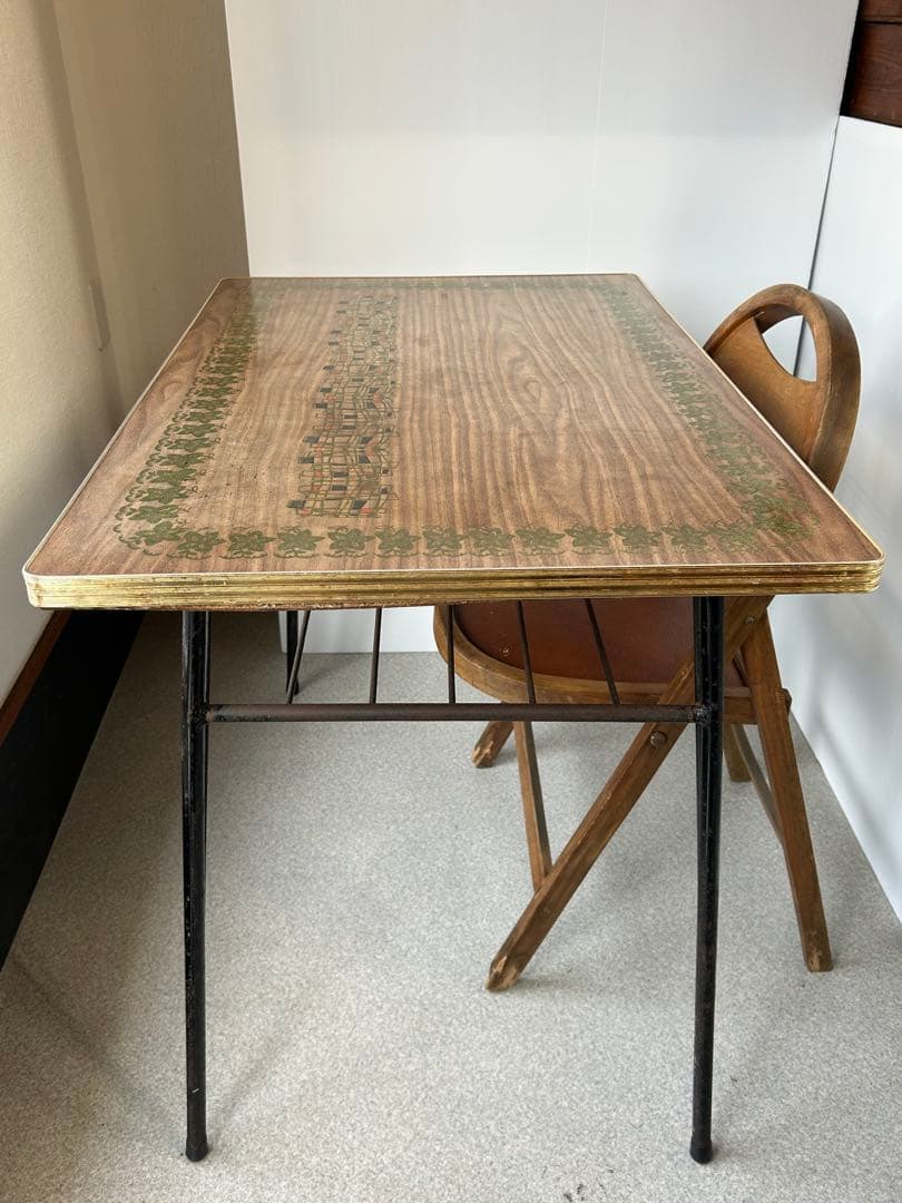 ヴィンテージ　昭和レトロ　鉄脚テーブル　作業台　ダイニング　机ミッドセンチュリー 昭和レトロ ポップ 花柄 鉄脚テーブル ヴィンテージ 作業台 ダイニング
