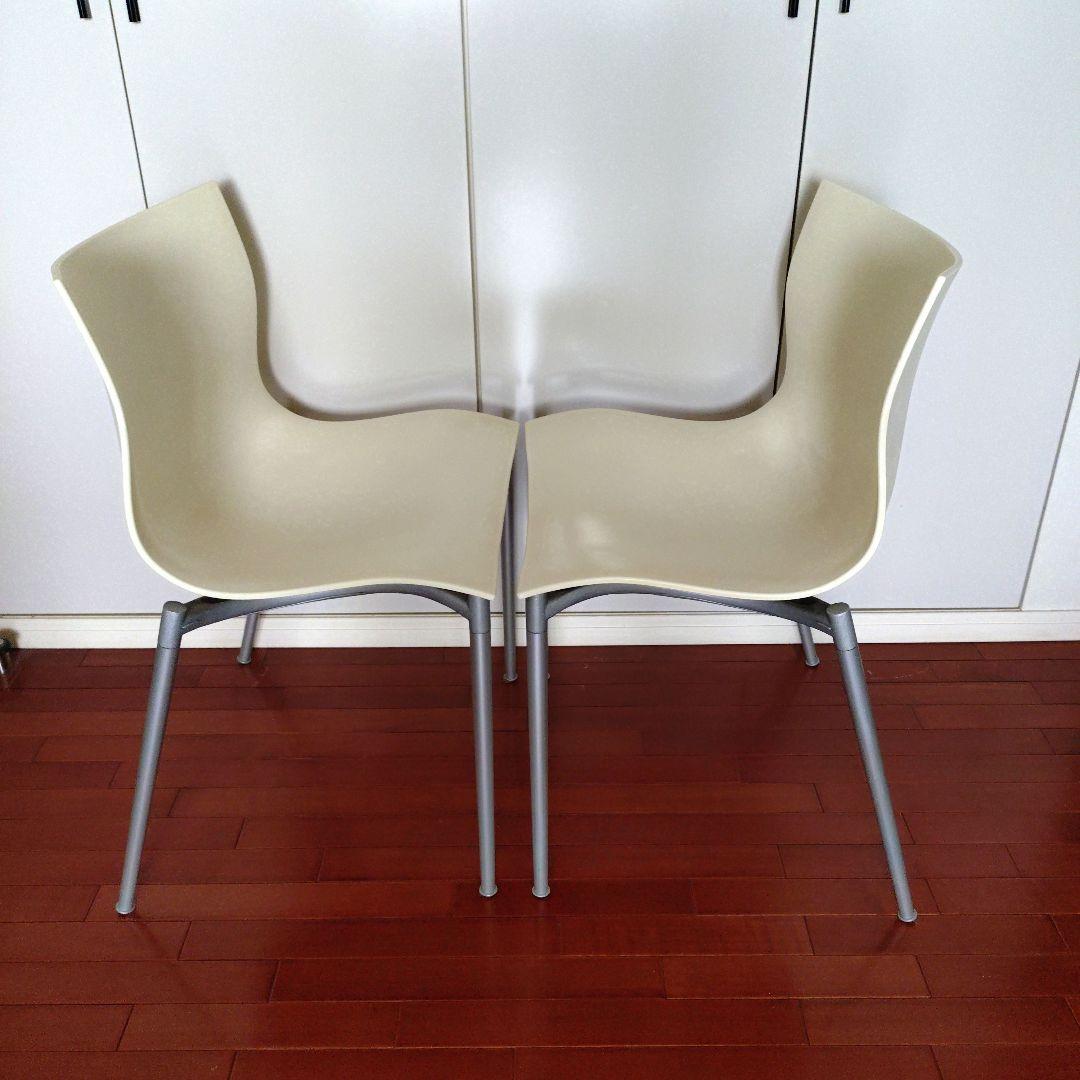 ドリアデ・アレフ カメレオン デザイン:フィリップ・スタルク 2脚