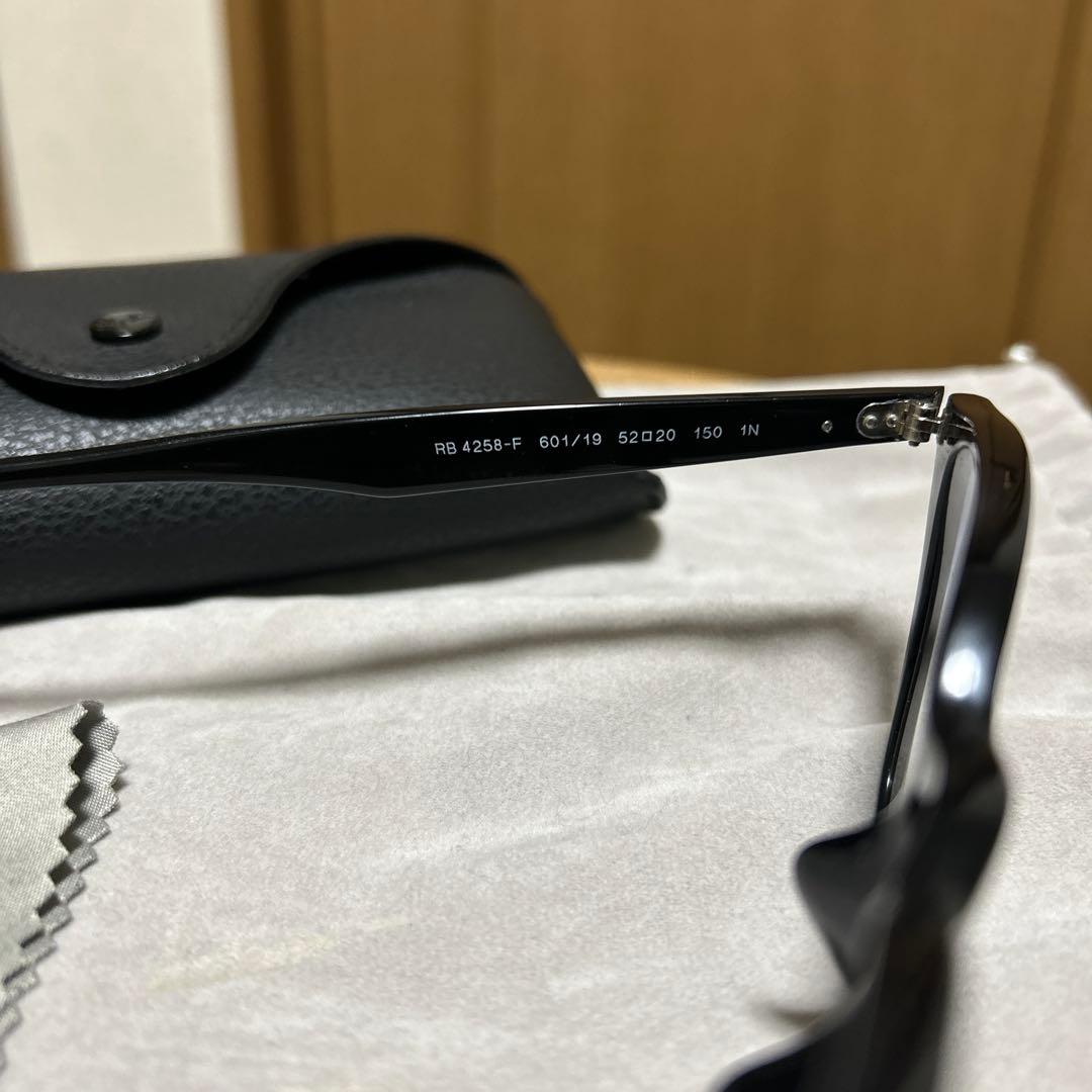 も*ち様 極美品RB4258-F 601/19 啓之輔さん着用 RayBan - メルカリ