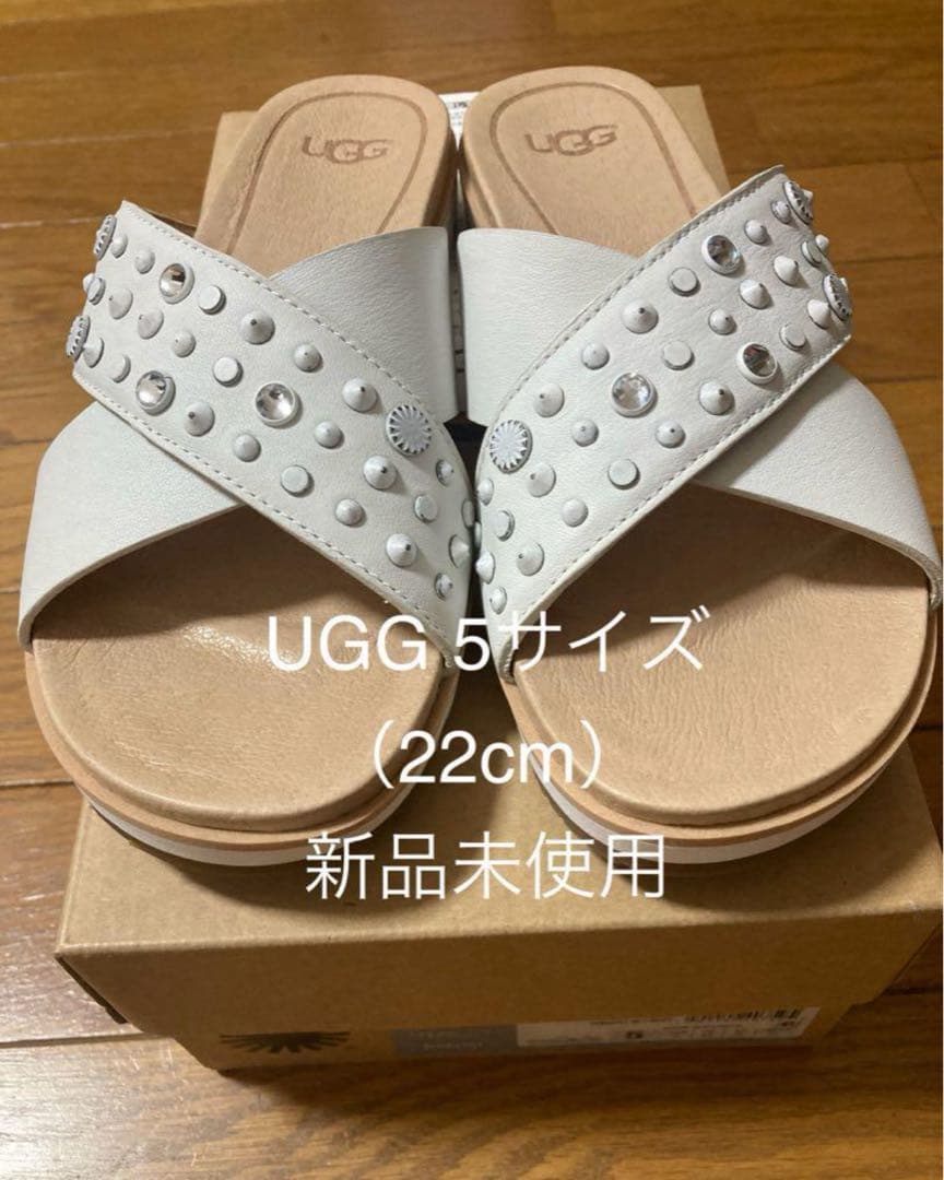UGG スタッズ付きサンダル 5 (22cm) 新品未使用 アグ UGG ゴールデンスター クロッグ サンダル （サンド） -waja bazar