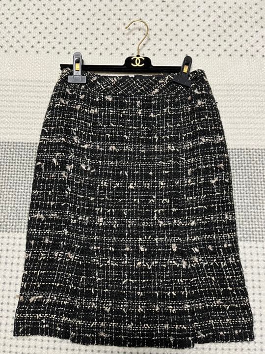 シャネル　スカート　05C サイズ38 CHANEL（シャネル） 金ボタン ツイード ひざ丈 スカート 38 黒
