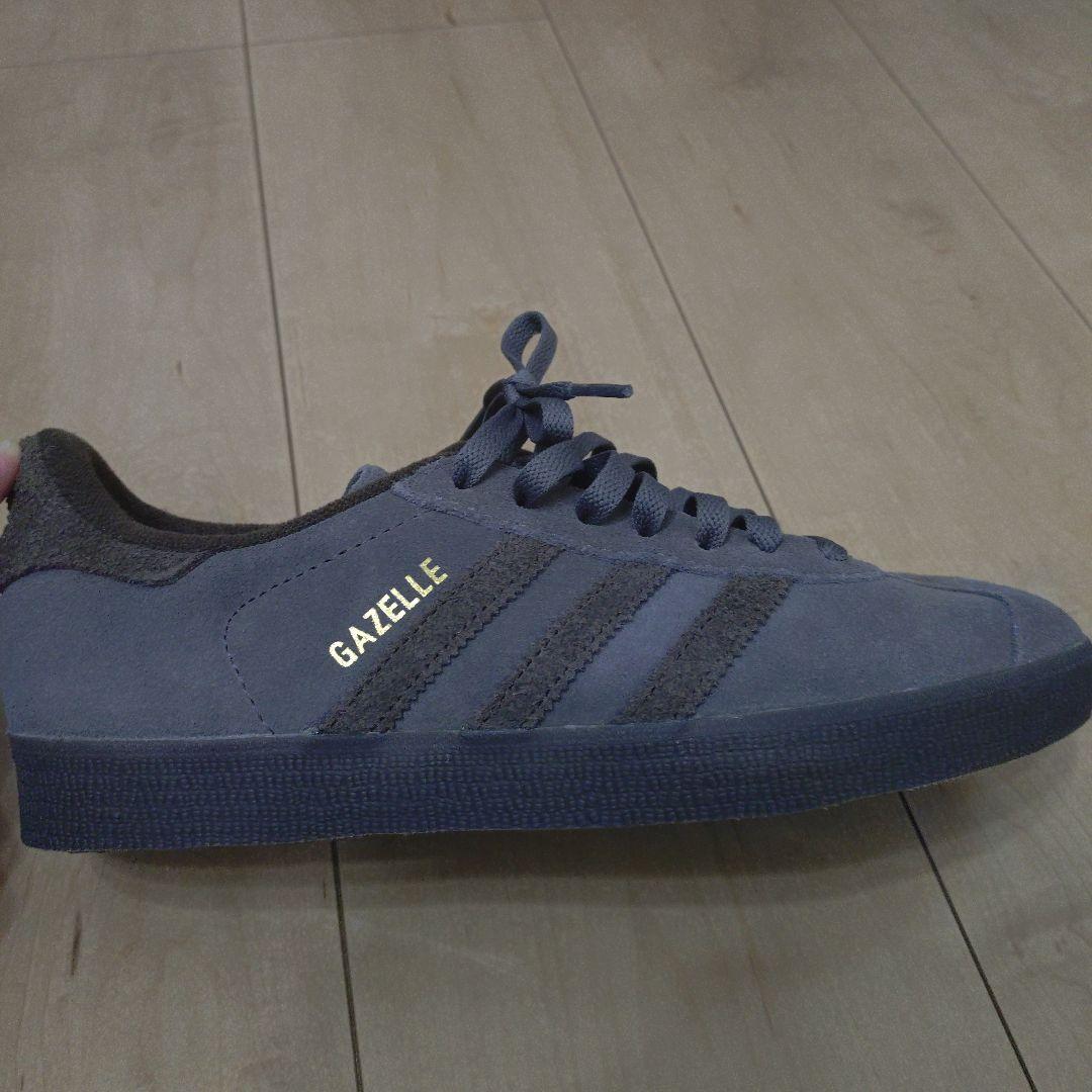 靴 adidas gazelle 23.5cm