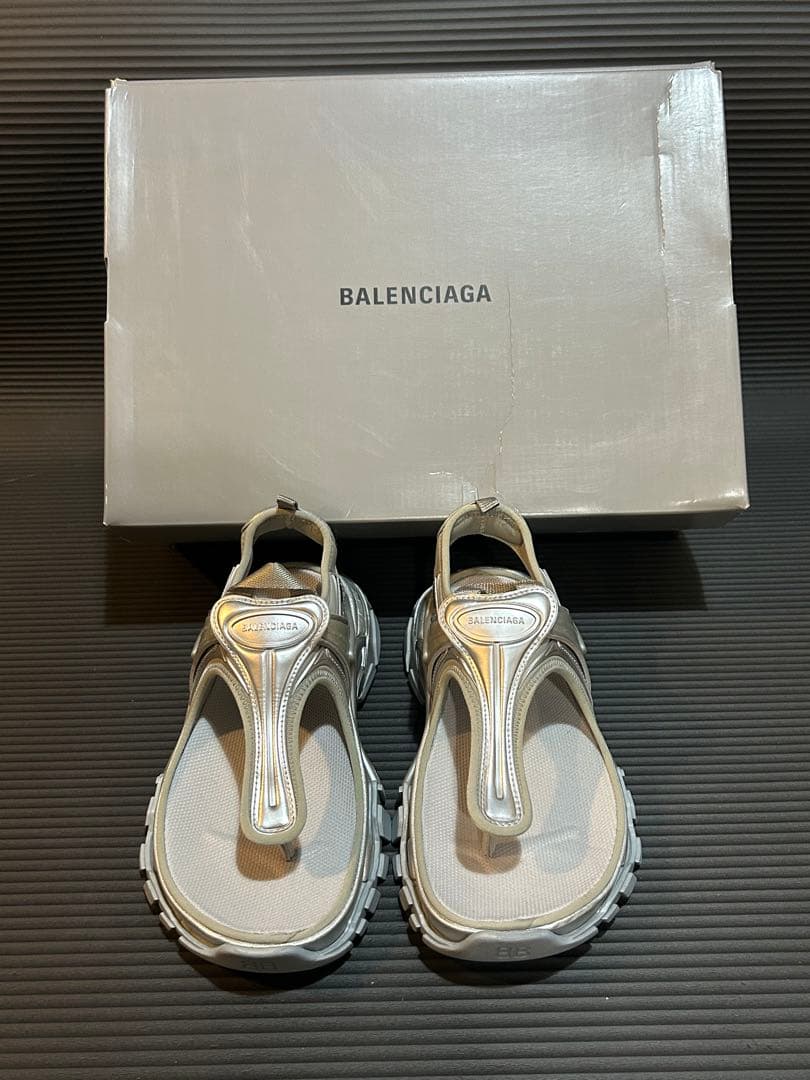 BALENCIAGA シルバー サンダル トラックサンダル 35 23 新品 中古・古着通販】BALENCIAGA (バレンシアガ) トラックサンダル
