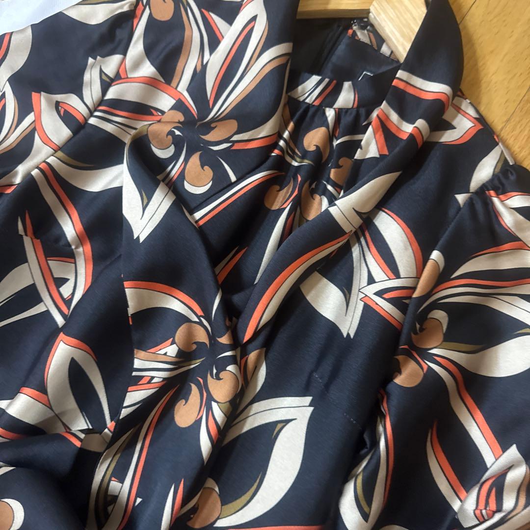 グレースコンチネンタル レトロフラワープリントワンピース （ブラック