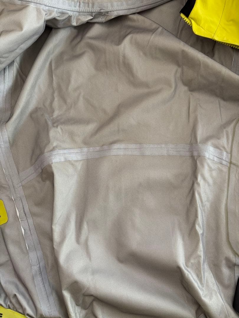 週末限定値下】Rapha ラファ レースケープ XSサイズ イエロー - メルカリ