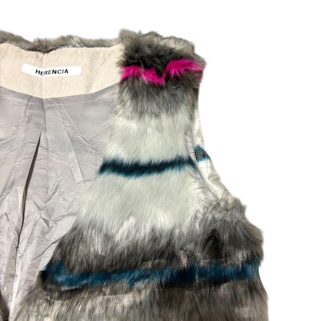 HERENCIA フェイクファーベスト ピンク＆グリーンラインのボーダー