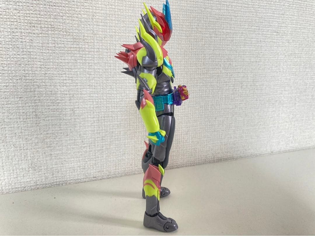 SHフィギュアーツ 仮面ライダーリバイス サンダーゲイル - メルカリ