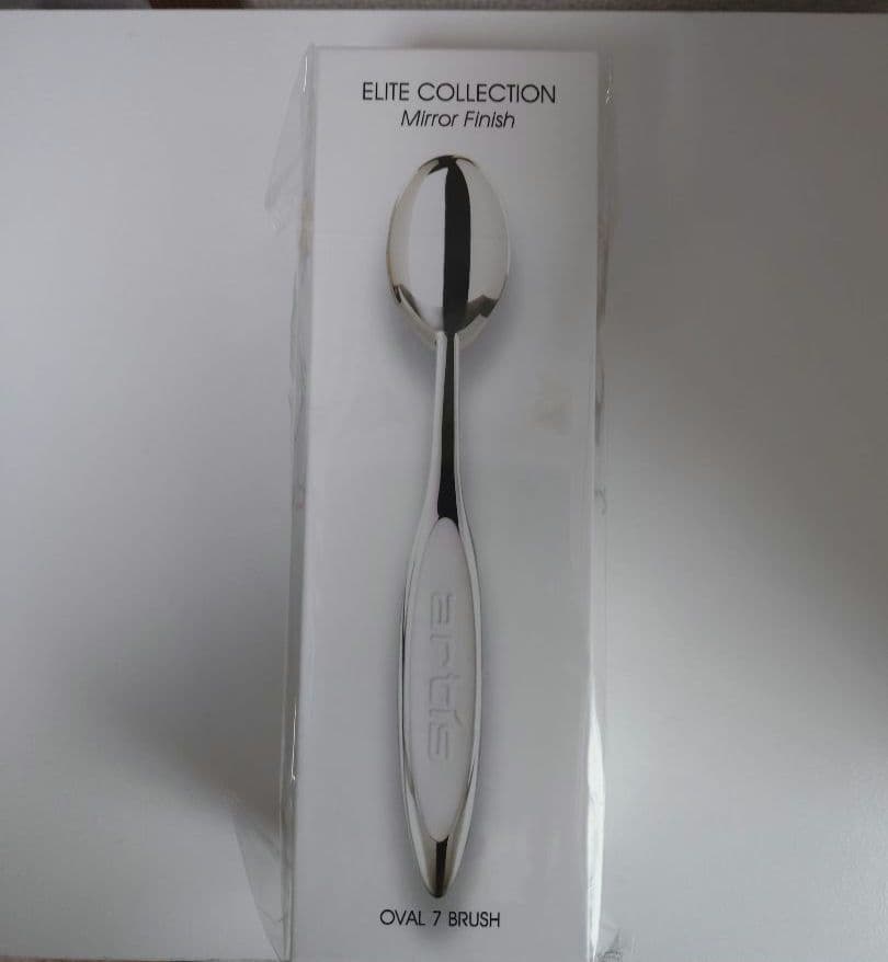 新品未開封アーティスメイクアップブラシ　エリートコレクション オーバル7ホワイト 新品 未使用】artis アーティス メイクアップブラシ オーバル7 - メルカリ