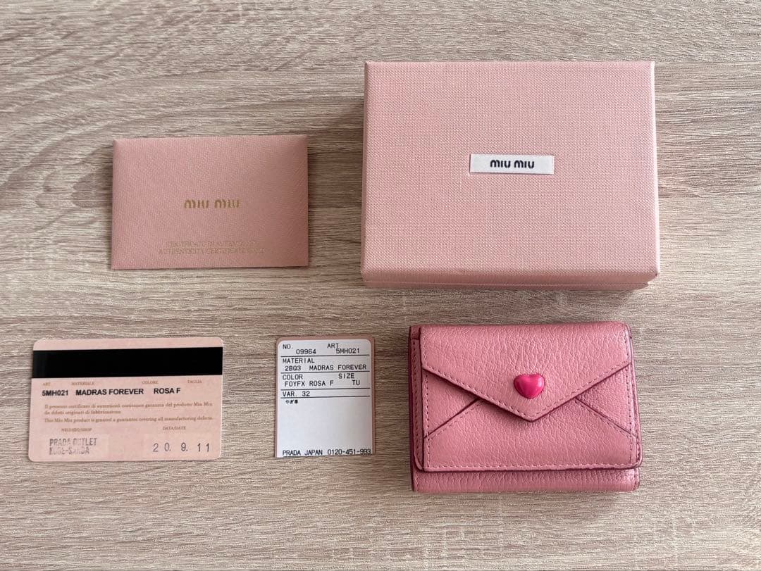 miumiu 財布 マドラス ラブレター - メルカリ