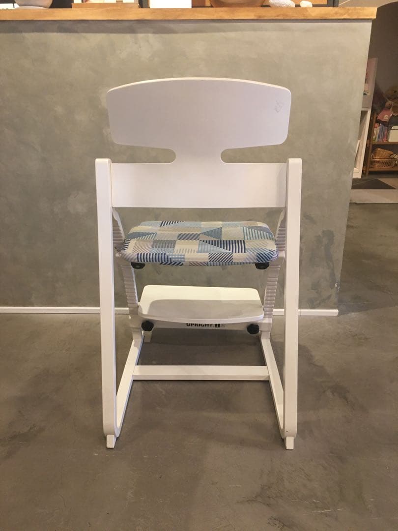 アップライトチェア 展示品「ホワイト+座面TSUMIKI」 - メルカリ