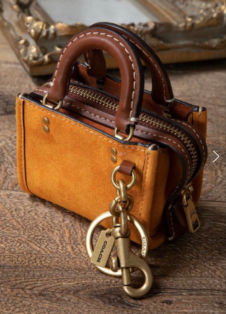 美品 COACH ローグ バッグチャーム ミニバッグ型 キーホルダー COACH（コーチ）の「ミニ ローグ バッグ チャーム（キーホルダー