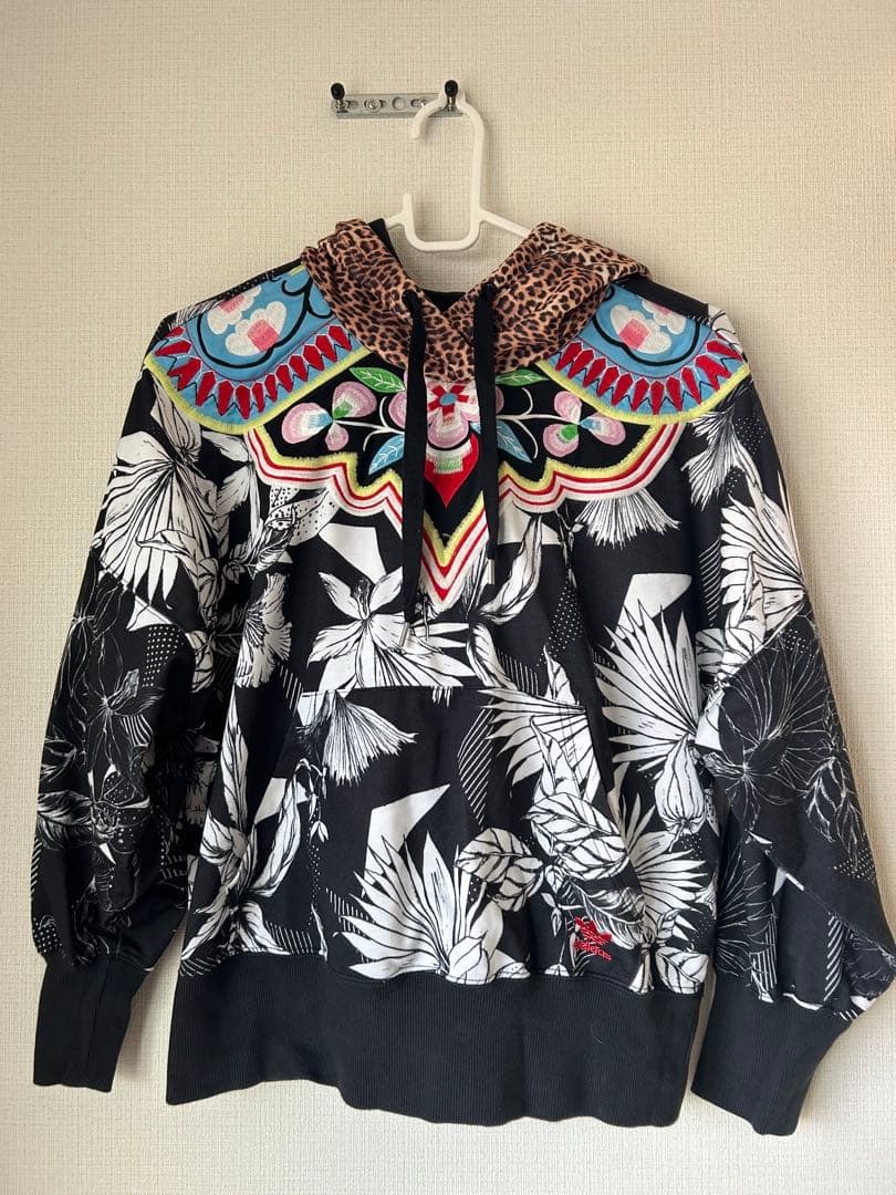 アディダスオリジナルス【希少】パーカー✖️ザファームコラボヒョウ柄