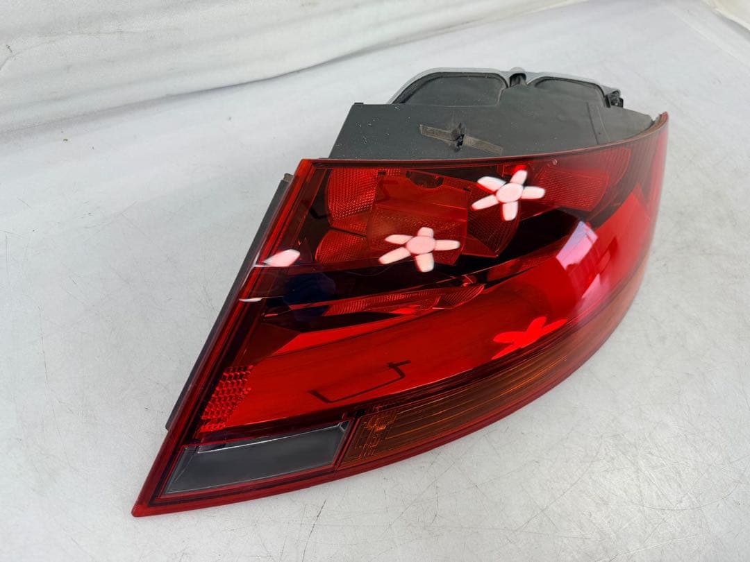 アウディ TT 8J 純正 右テールランプ 8J0945096C E-74 - メルカリ