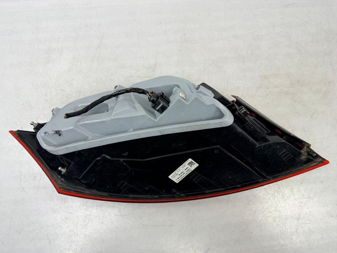 アウディ TT 8J 純正 右テールランプ 8J0945096C E-74 - メルカリ