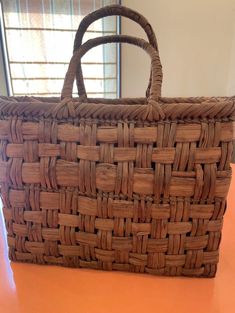 山形産　山葡萄の蔓で編んだバッグ 貴重な山葡萄の蔓で編んだ手提げ籠(バッグ) 【中Ⅰ】三つ編み 202105