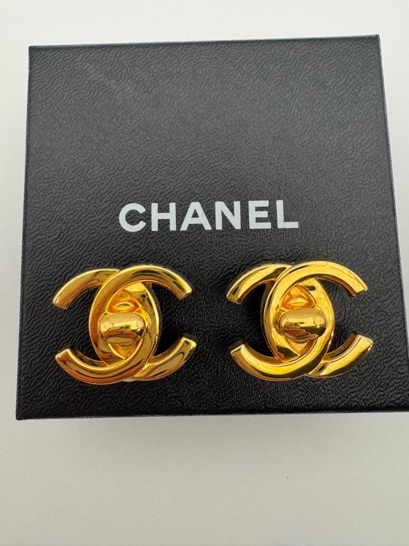 CHANEL ヴィンテージ ターンロック ロゴイヤリング - メルカリ