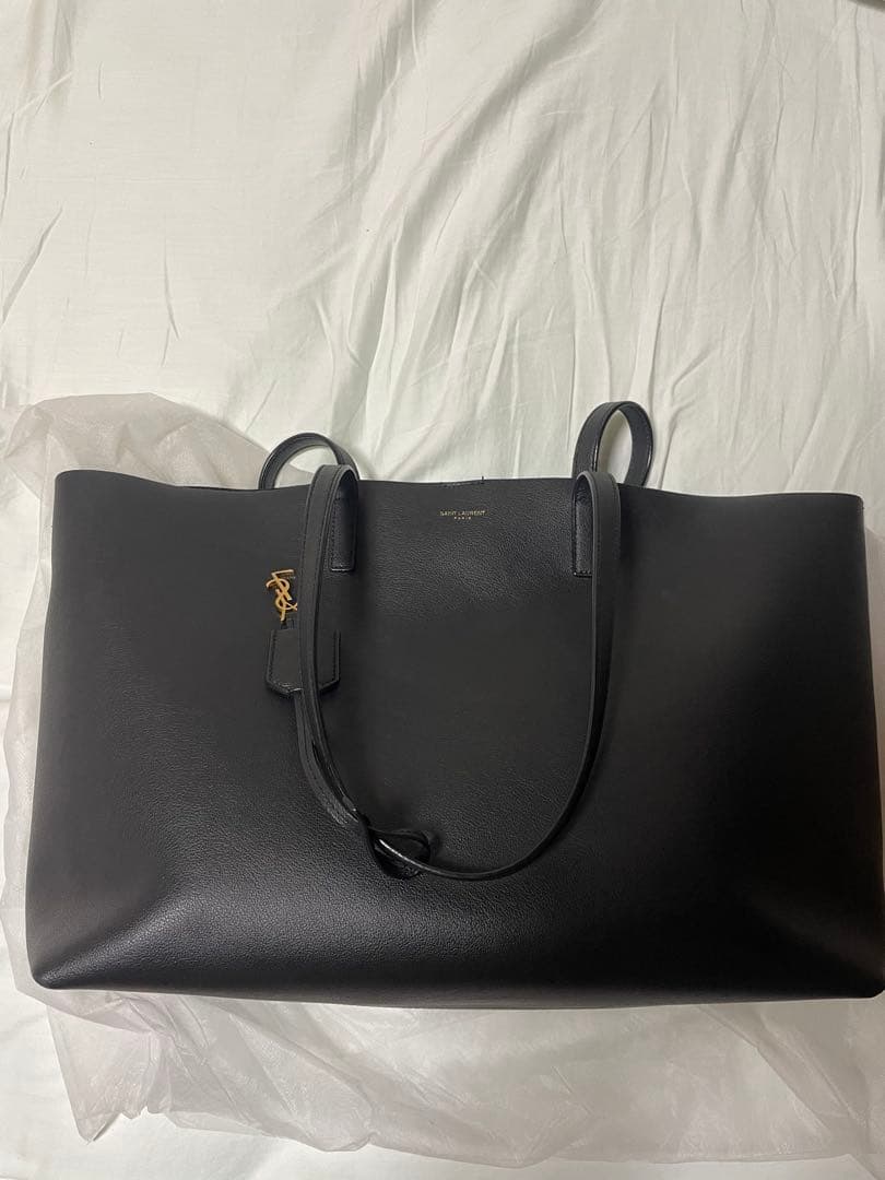 SAINT LAURENT サンローラン　ブラック トートバッグ サンローランの黒レザートート｜大人が買うべき人気ハイブランドの新作