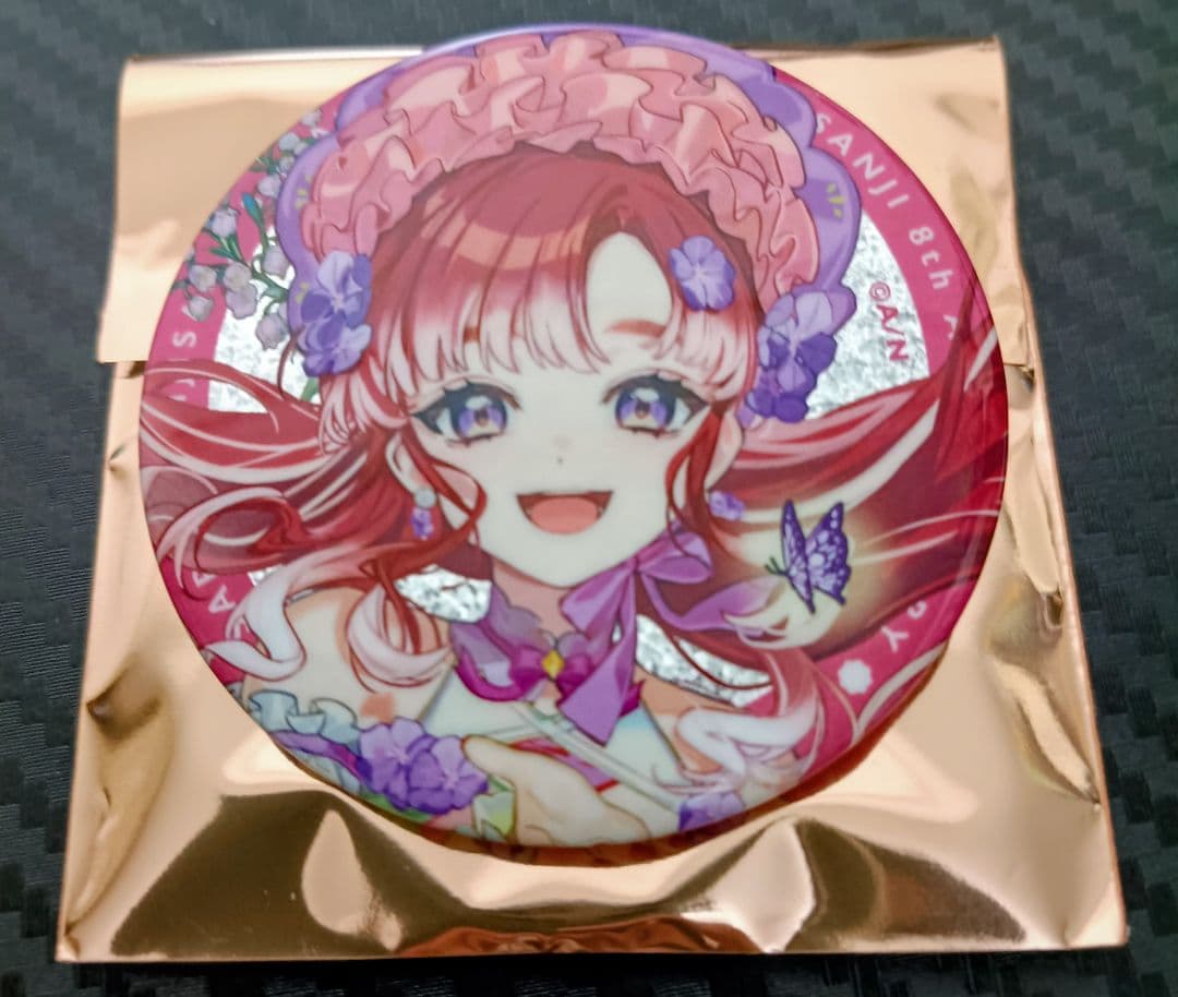 早乙女ベリー にじさんじ 8周年 グリッター缶バッジ - メルカリ