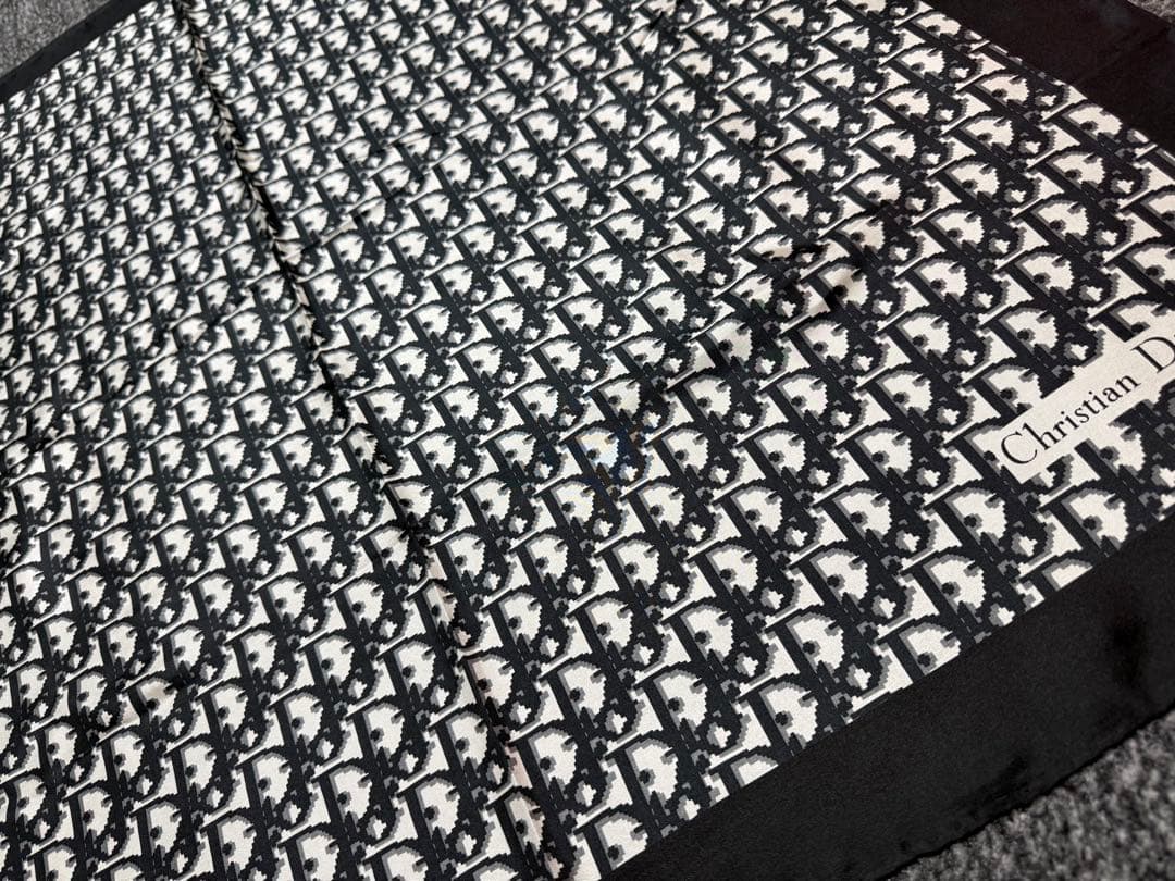 Christian Dior トロッター柄 大判スカーフ - メルカリ