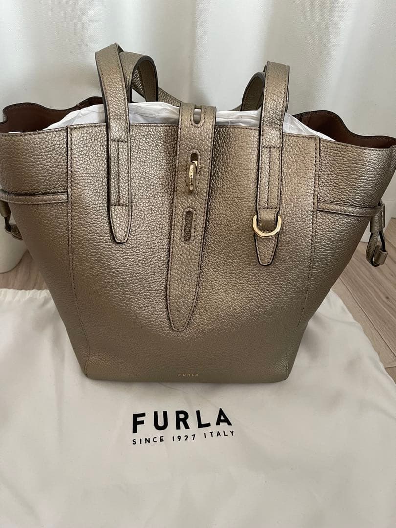 お値下げ　フルラ FURLA ハンドバッグ トートバッグ M ゴールド フルラ FURLA トートバッグ ショルダーバッグ ミアステラ Lサイズ