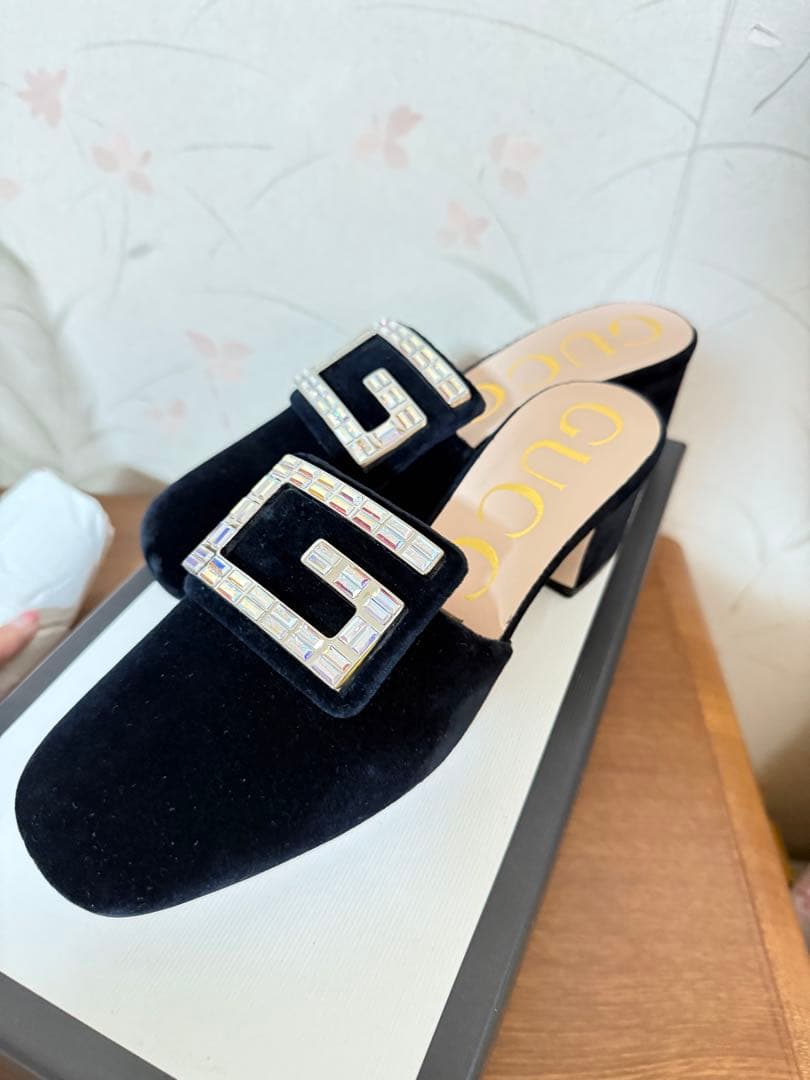 GUCCI ブラック スエード サンダル35サイズ GUCCI（グッチ） トングサンダル 746334 JFM00 レディース ラバー ロゴ