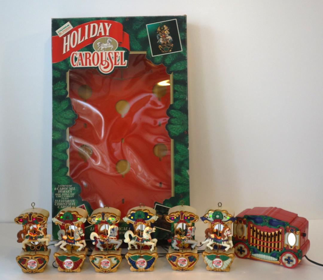 ミスタークリスマス　Mr. Christmas　ホリデーカルーセル ミスタークリスマス/カルーセル/ライトアップ/1段/メリーゴーランド