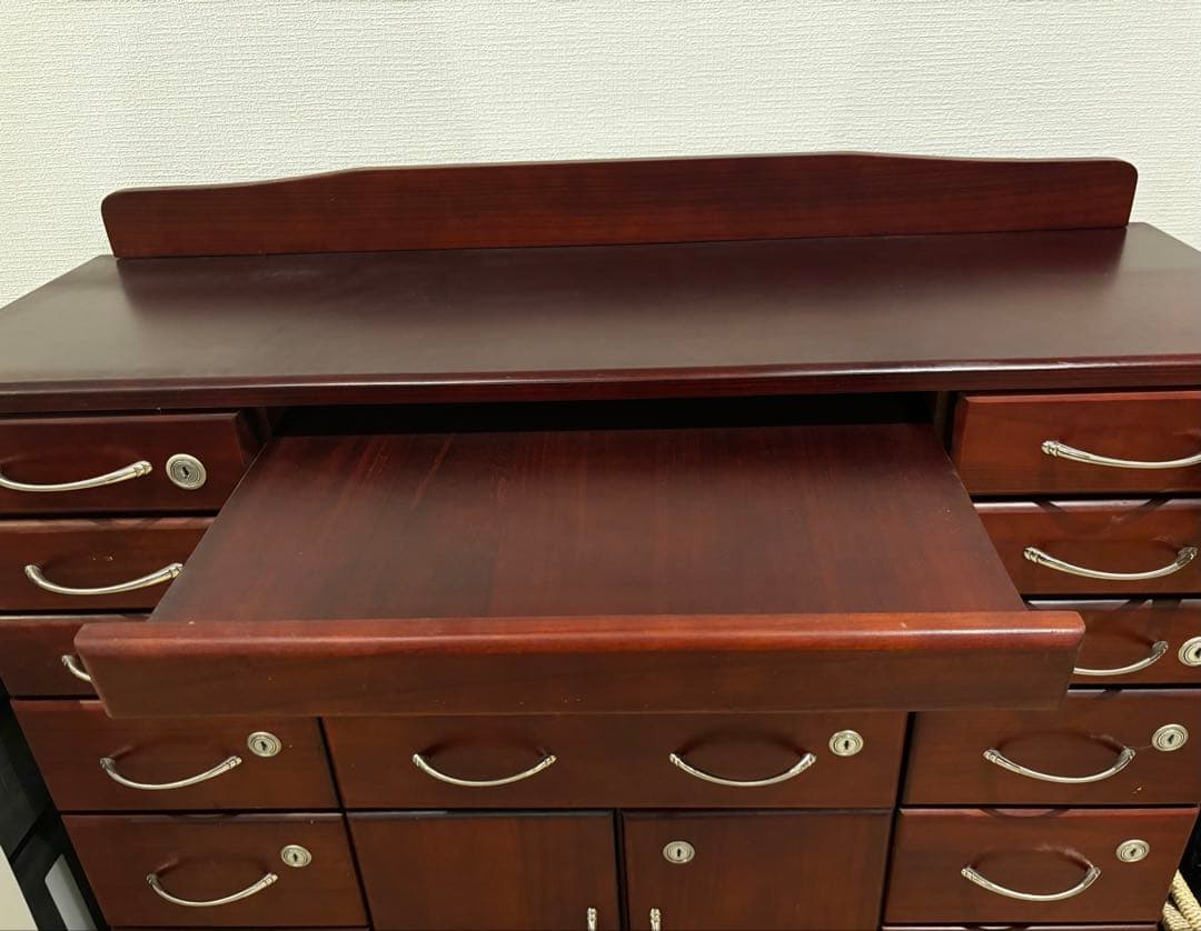 最終お値下げです　2月20日まで！木製キャビネット 全引き出し鍵付きで安心