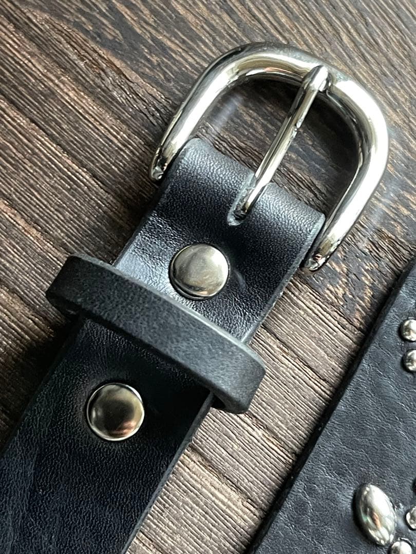 スタッズナローロングベルト 2.4cmシルバーシボ フラワー HTC CALEE