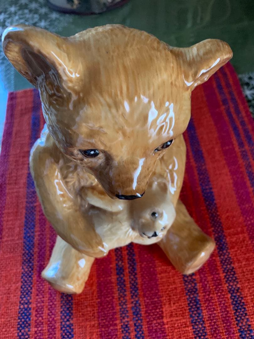 イギリスアンティーク クマさんがクマちゃんを抱っこしてるレアな陶器