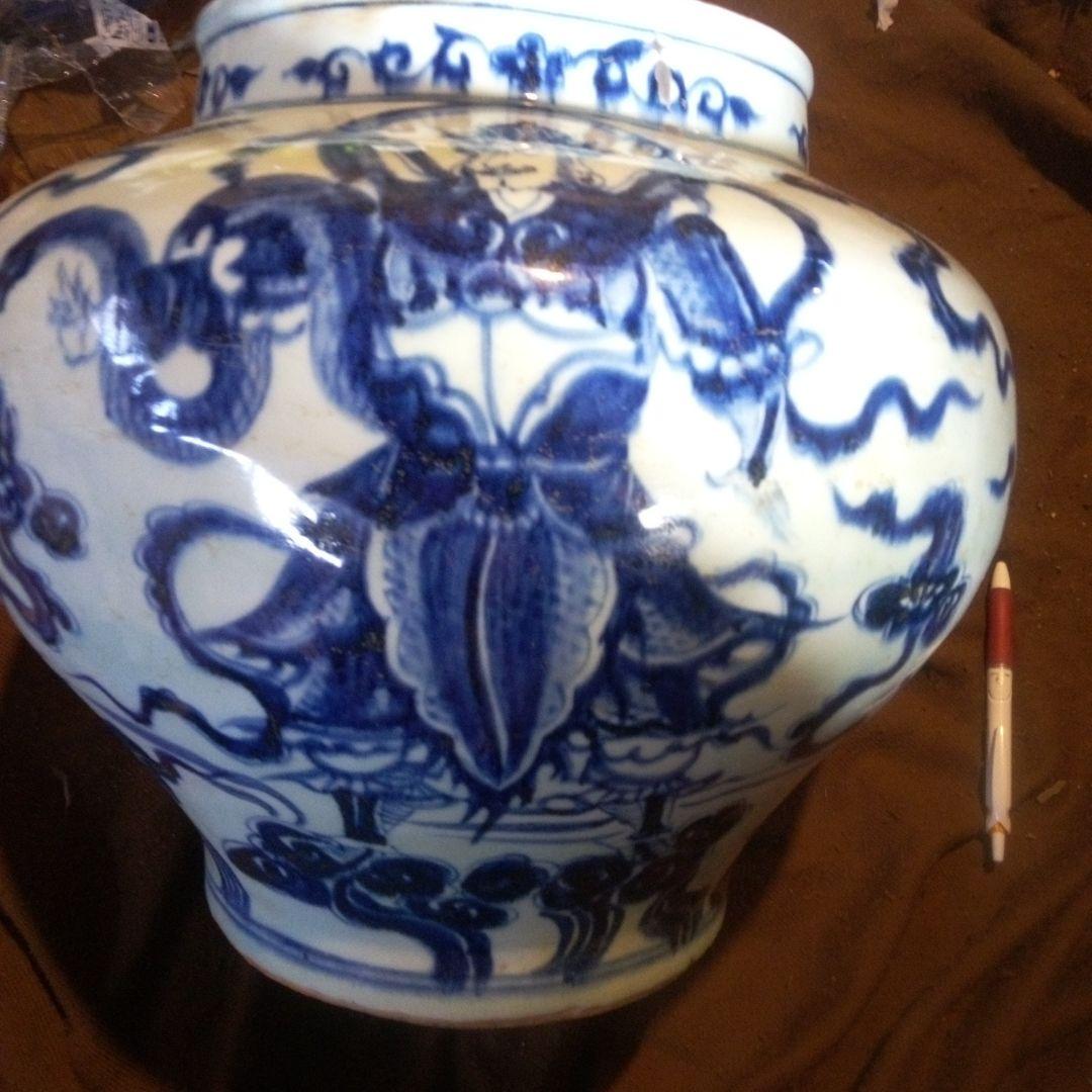 中国陶磁器　元染付　青白磁の神話的キャラクターの壺 中国陶磁器 元染付 青白磁の神話的キャラクターの壺