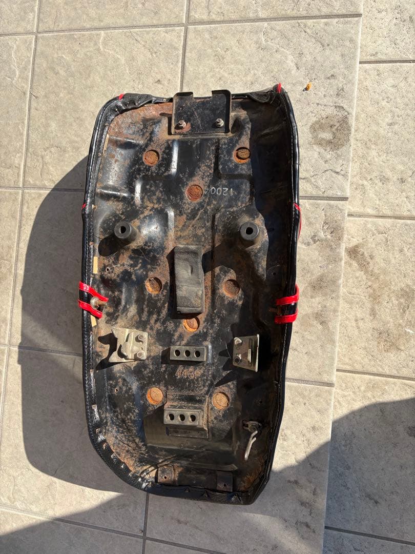 CB250N CB400N ホークIII タックロールシート 黒×赤パイピング - メルカリ