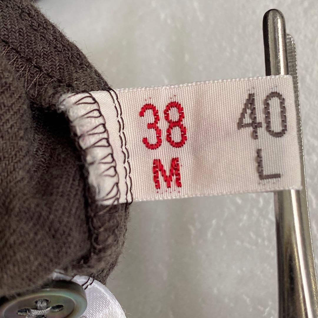 A18443 マドモアゼルノンノン スタンドカラーピンタックブラウス 茶系