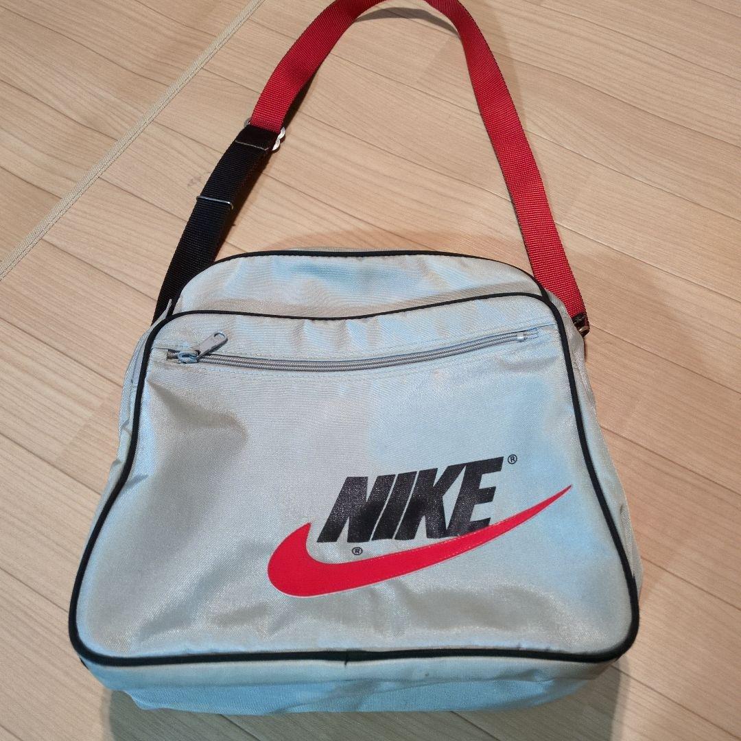 Nike ショルダーバッグ シルバー/レッド　80s　レトロ nike ワンショルダーバッグ シルバー y2k 古着 90s｜Yahoo!フリマ（旧
