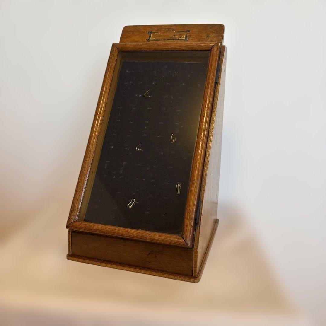 イギリス　木製ガラス扉ジュエリーディスプレイケース 木製ショーケース(選べるトレイ) 国産無垢のクルミ ガラスケース