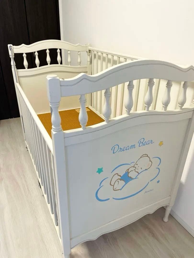 お値下げ！familiar ベビーベッド ファミちゃん絵柄 お値下げ！familiar ベビーベッド ファミちゃん絵柄 - メルカリ