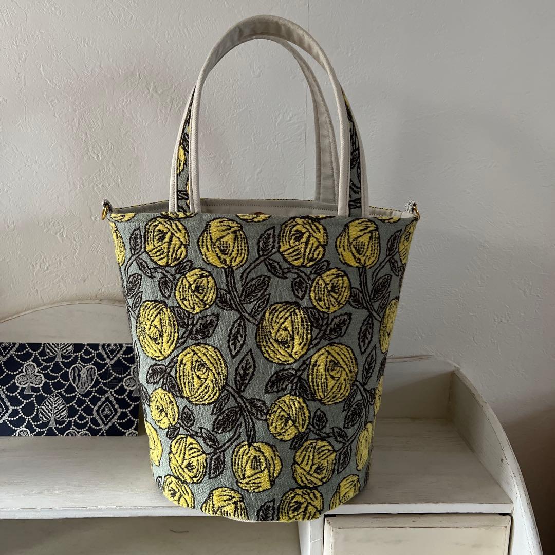 やっちゃん Compact Excavator - Wajax - Hitachi